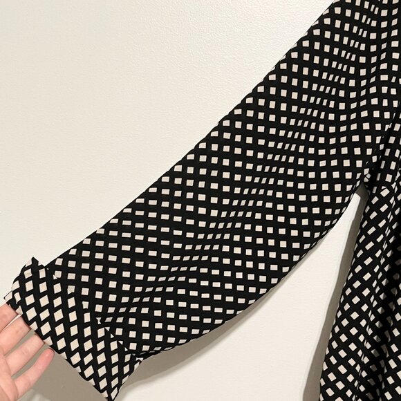 Catherines Womens Button Up Blouse Size 3X Black Geometric Artsy Eclectic Office - Picture 4 of 7